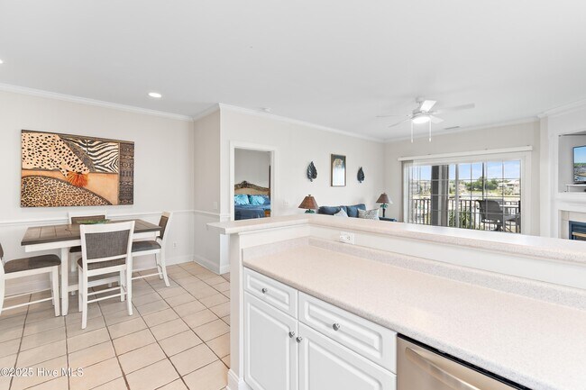 Building Photo - 2555 St James Dr SE