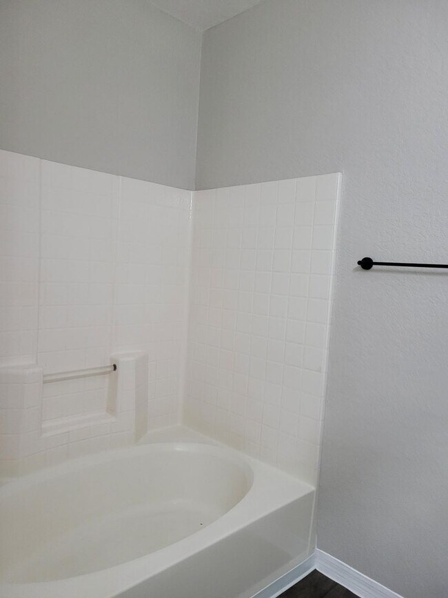 Building Photo - 828 Grand Regency Pointe