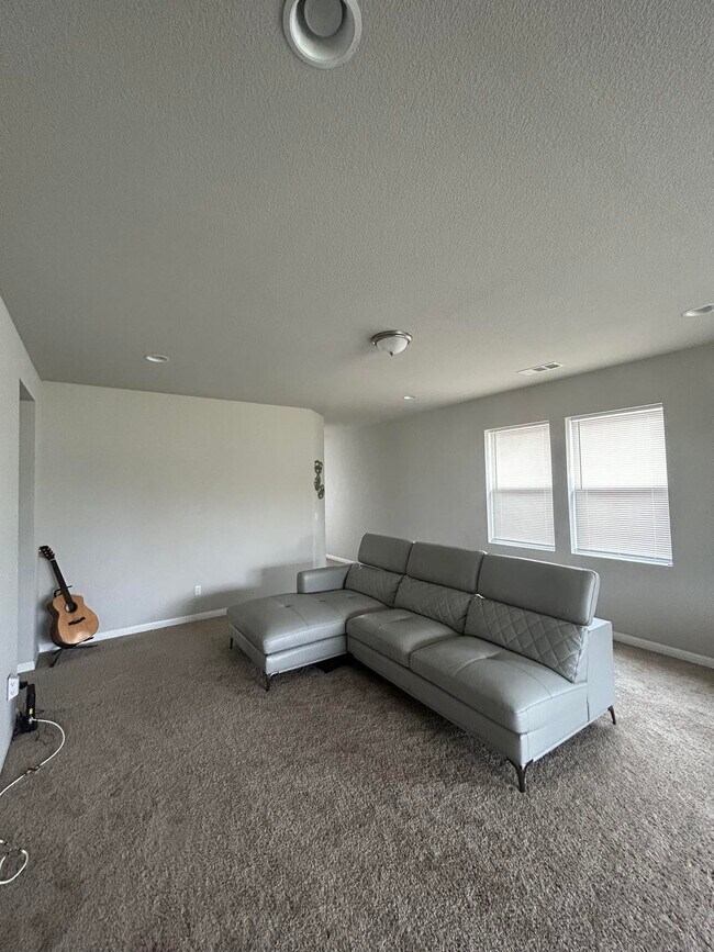 Building Photo - 393 Gaida Loop