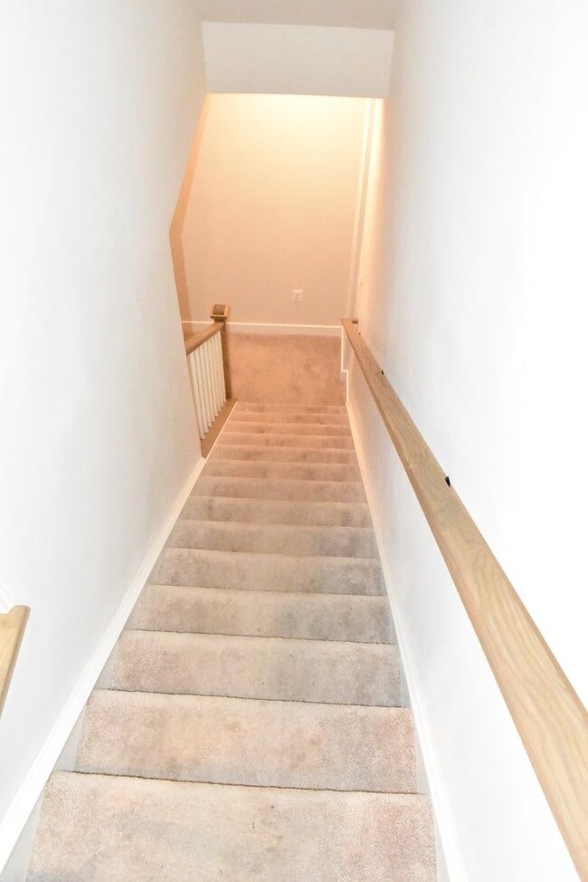 Building Photo - Fantastic Fredericksburg Townhome!