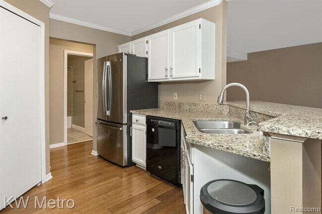 Building Photo - 516 Newburne Pointe