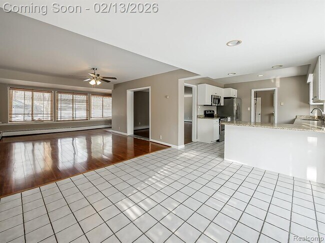 Building Photo - 25330 Brookview St