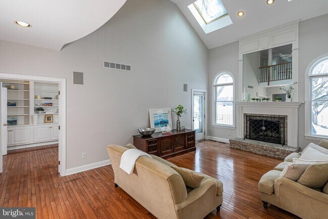 Building Photo - 497 Christopher Dr