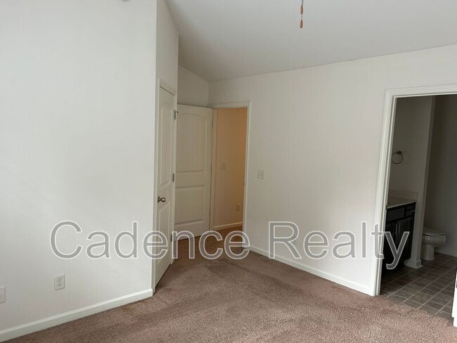 Building Photo - 208 Jordan Ln