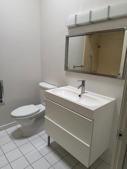 Building Photo - 660 W Bonita Ave