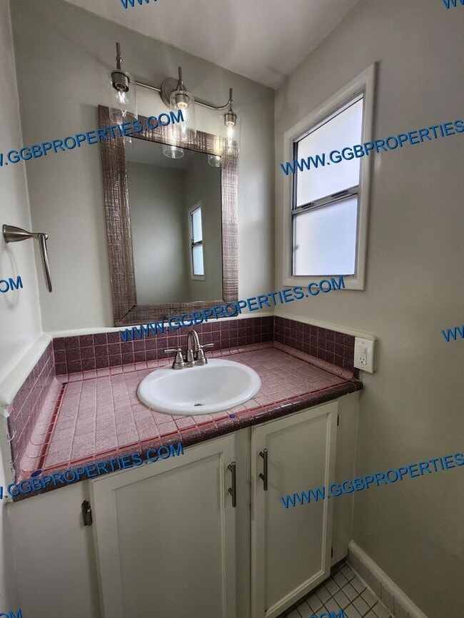 Building Photo - ** Self Guided Tour **Belmont Shores Updat...