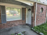 Building Photo - 606 Redkirk Ln