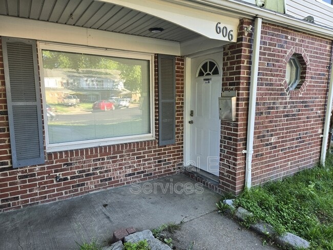 Primary Photo - 606 Redkirk Ln