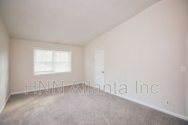 Building Photo - 2157 Lenox Rd NE