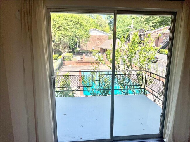 Building Photo - 4266 Roswell Rd NE