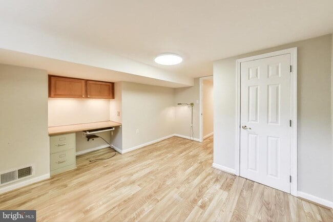 Building Photo - 6107 Parkway Dr
