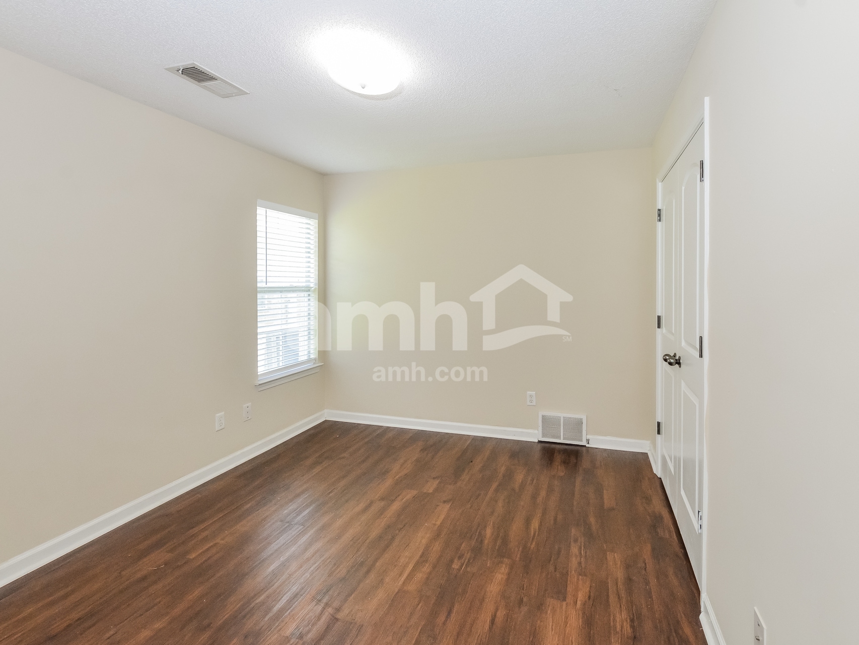Building Photo - 1110 E Cortona Cir