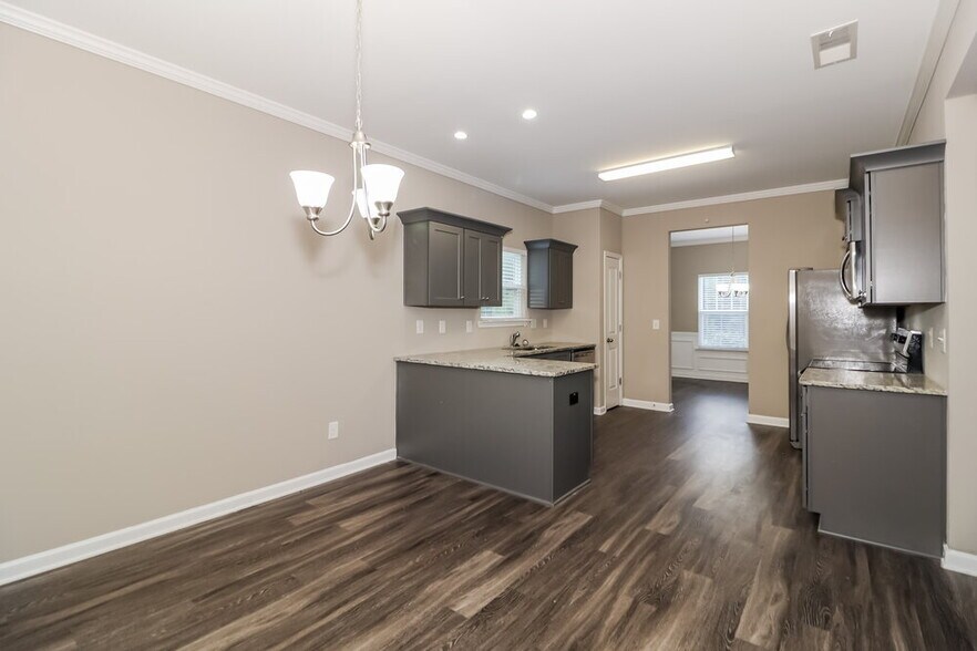 Building Photo - 500 Fieldcrest Dr