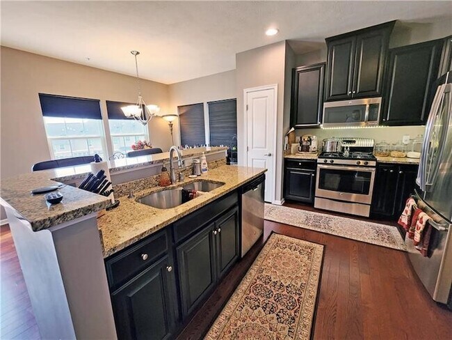 Building Photo - 718 Rosecliff Rd
