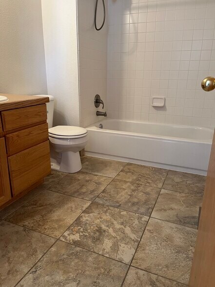 2nd bathroom - 2232 Sweetwater Creek Dr