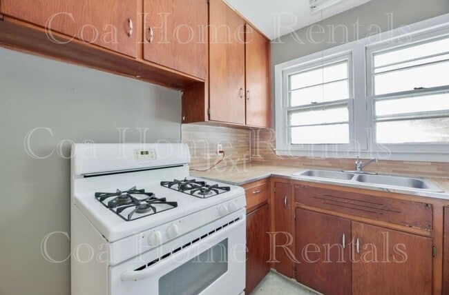 Building Photo - North East duplex
