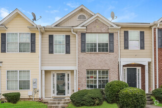 Building Photo - Inviting 3-Bedroom Townhome