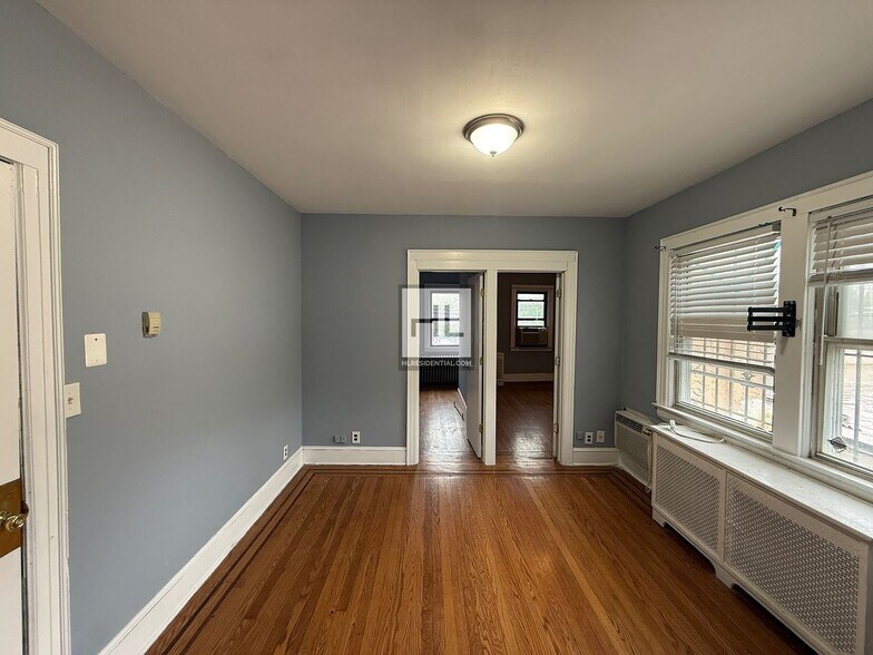 Building Photo - FOREST AVENUE