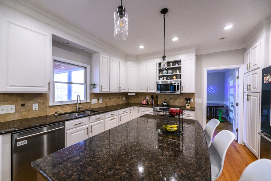 Building Photo - 211 Cates Farm Rd