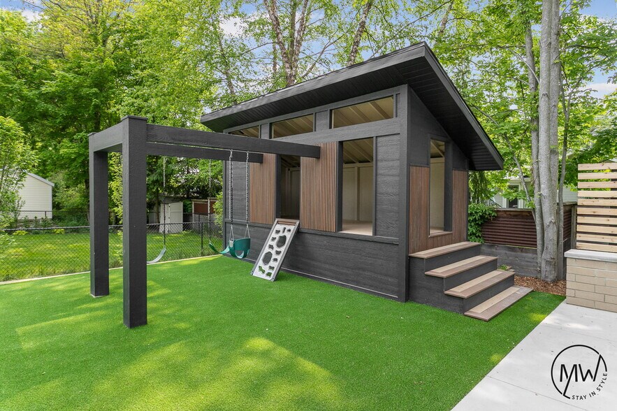 Building Photo - 17585 Mary Ln