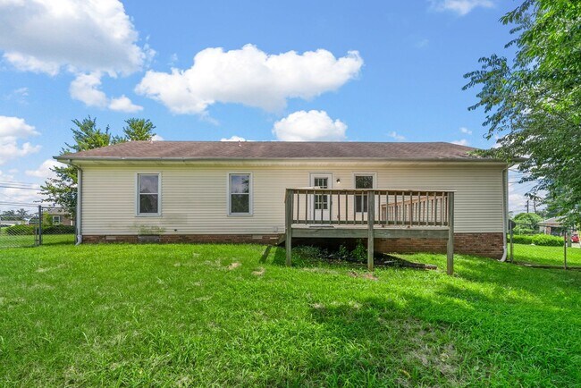 Building Photo - 3 Bedroom Pet Friendly Home For Rent Near 101st Parkway!