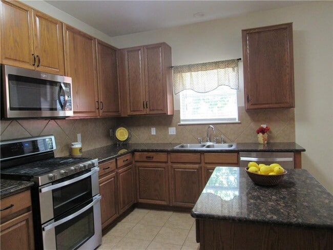 Building Photo - 2808 Red Ivy Cove