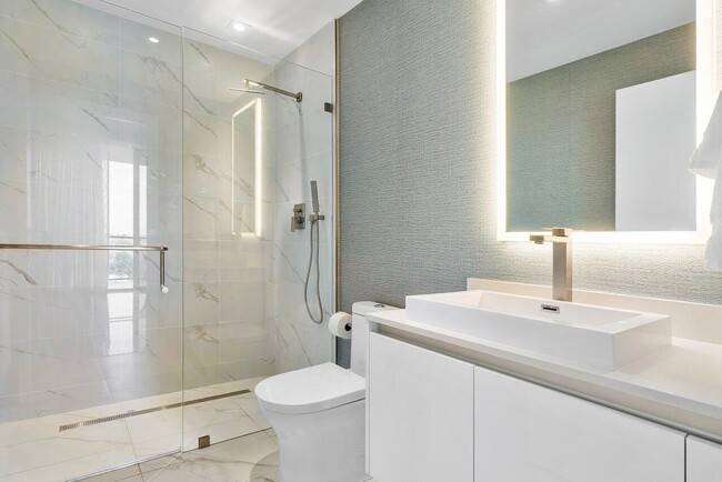 Building Photo - 3100 N Ocean Dr