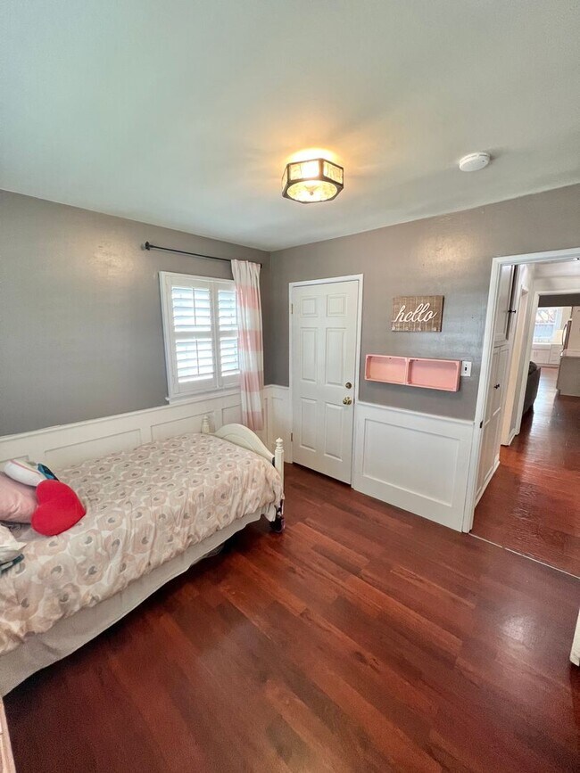 Building Photo - Spacious Remodeled Home Near El Dorado Park