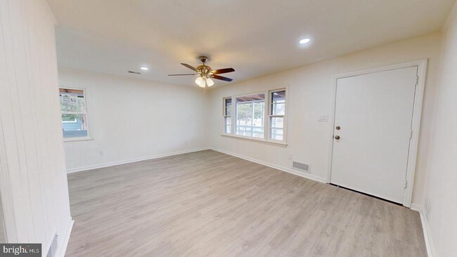 Building Photo - 6511 Enfield Dr