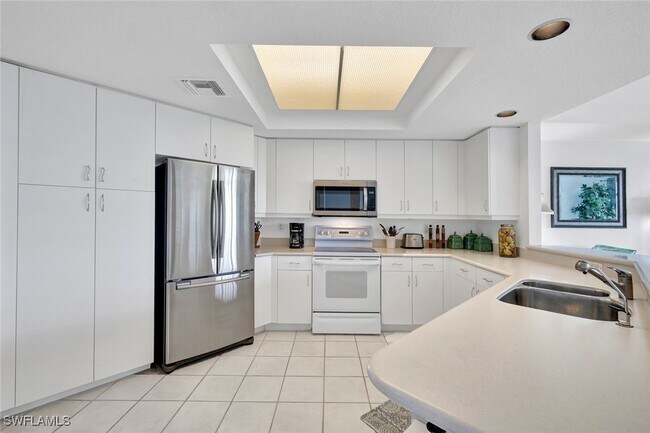 Building Photo - 262 Barefoot Beach Blvd