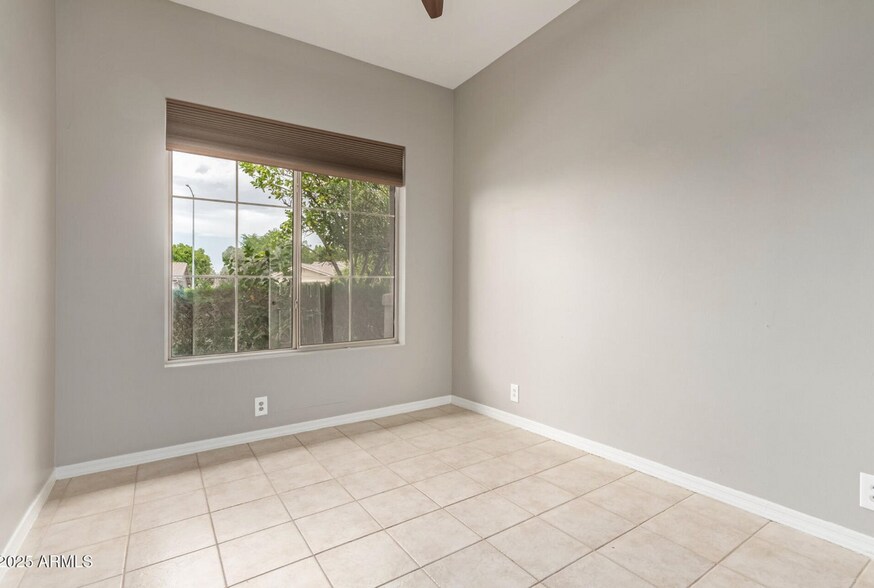 Building Photo - 1515 N Los Alamos Cir