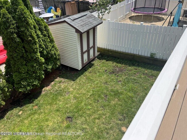 Building Photo - 83 Vanard Dr