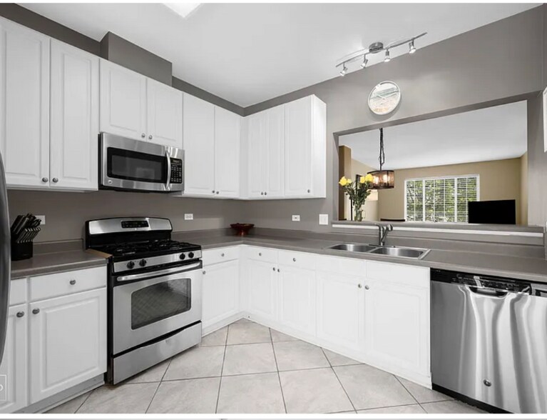 Building Photo - 3473 Ravinia Cir