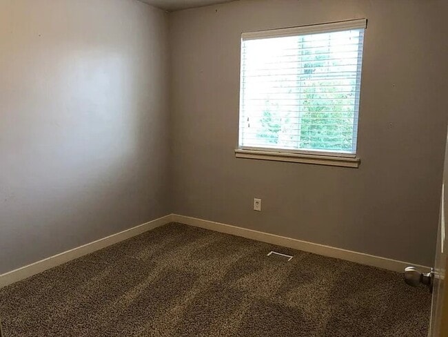 Building Photo - BEAUIFUL HOME!!!