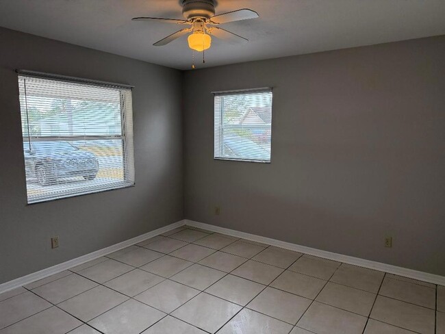 Building Photo - 125 SE Millwood Terrace