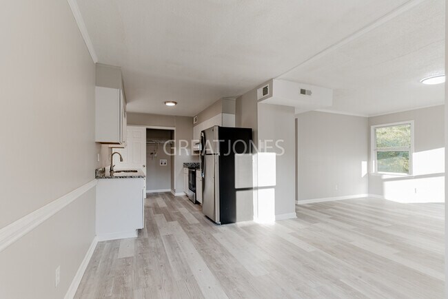 Building Photo - Charming 3 Bedroom in Raeford!