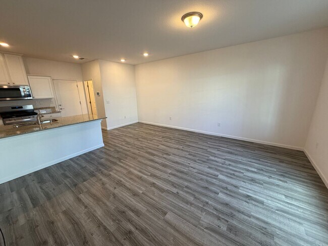 Building Photo - Low Maintenance 3 Bedroom Home in South Reno!