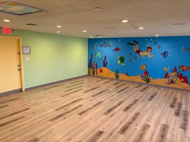 Building Photo - 515