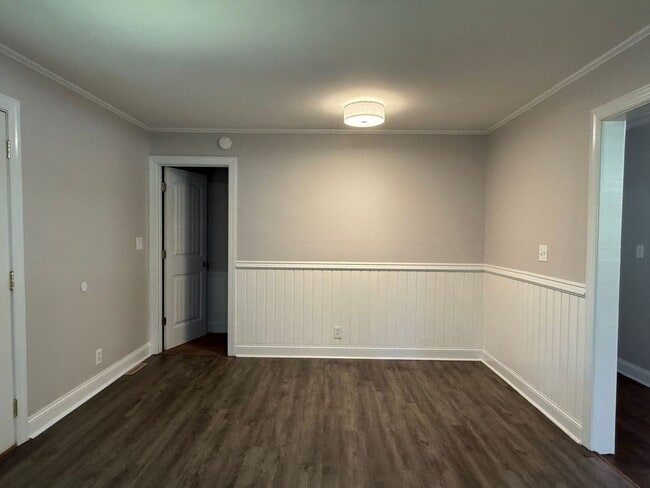 Building Photo - 645 Greenbriar Ave