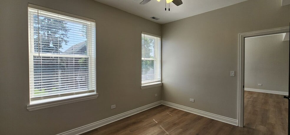 Building Photo - 2552 S Central Park Ave