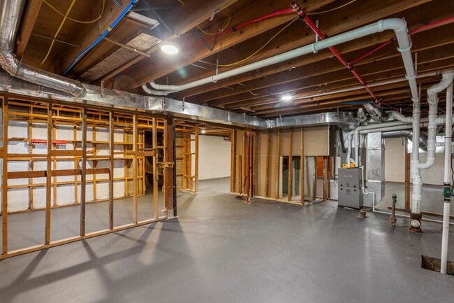 Building Photo - Four bedroom executive rental available no...