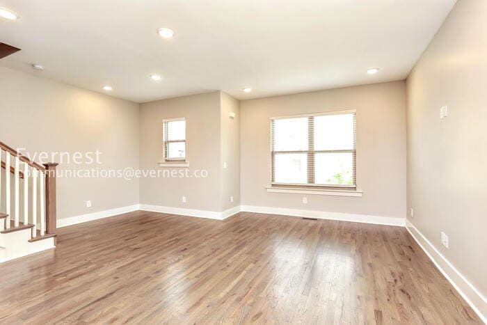 Building Photo - 208 Thompson Park Dr