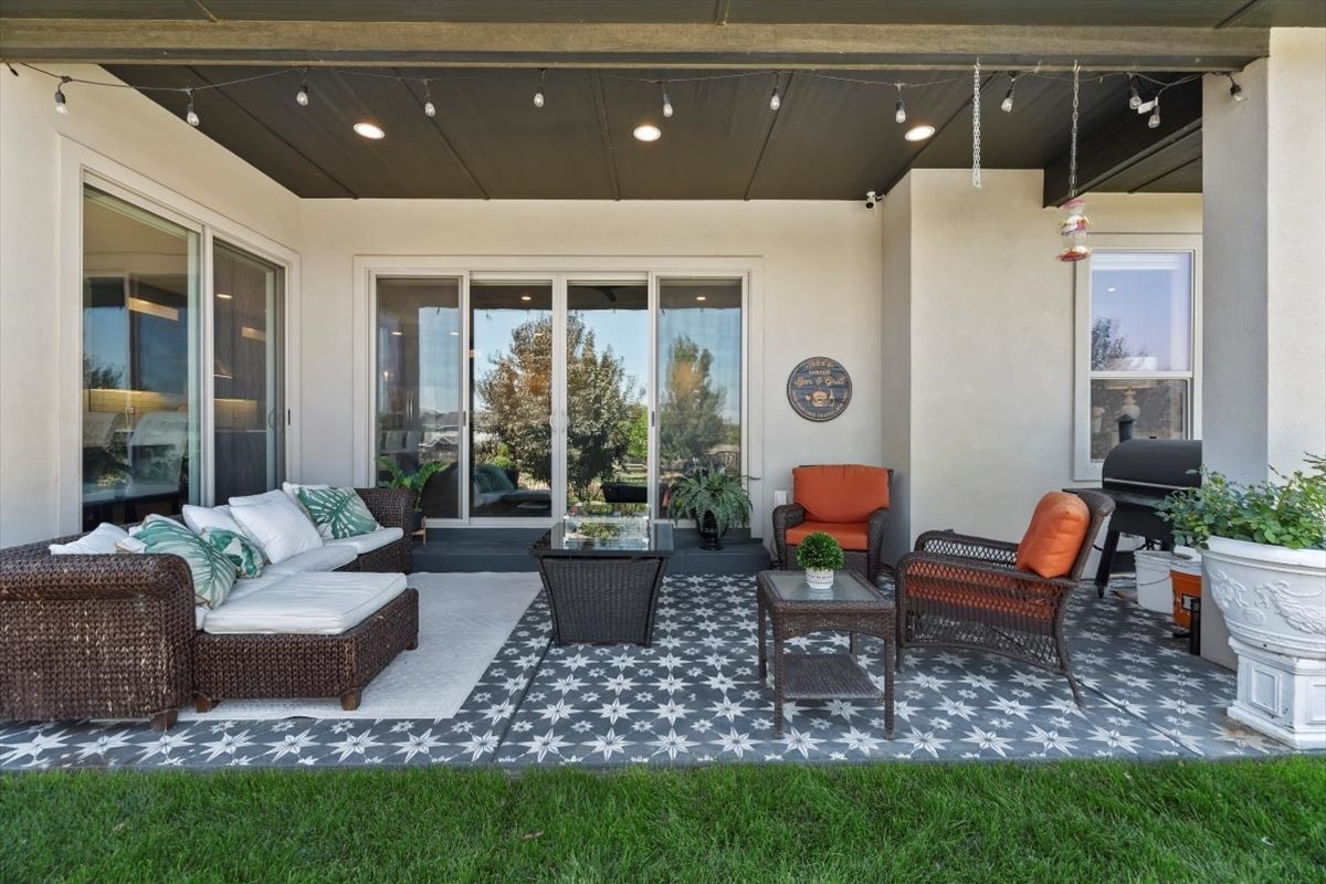 Building Photo - 680 E Sicily Dr