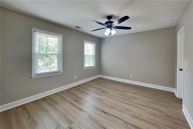 Building Photo - 3163 Oak Springs Way