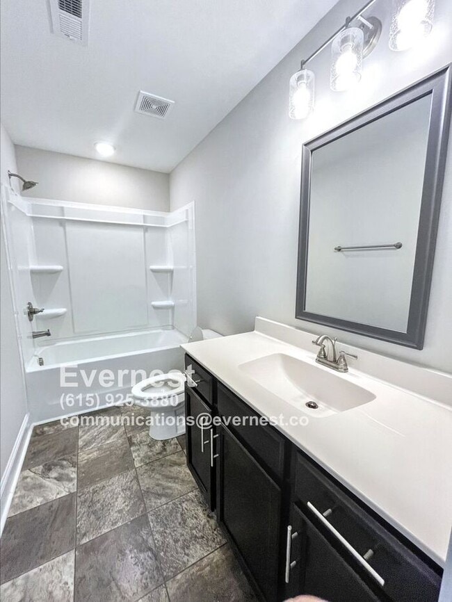 Building Photo - 3-Bedroom, 3-Bathroom Home with Convenient...