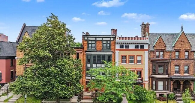 Building Photo - 493 Delaware Ave