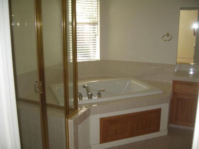 Building Photo - N.E. Fresno Newer Home, 3 car Garage, Like...