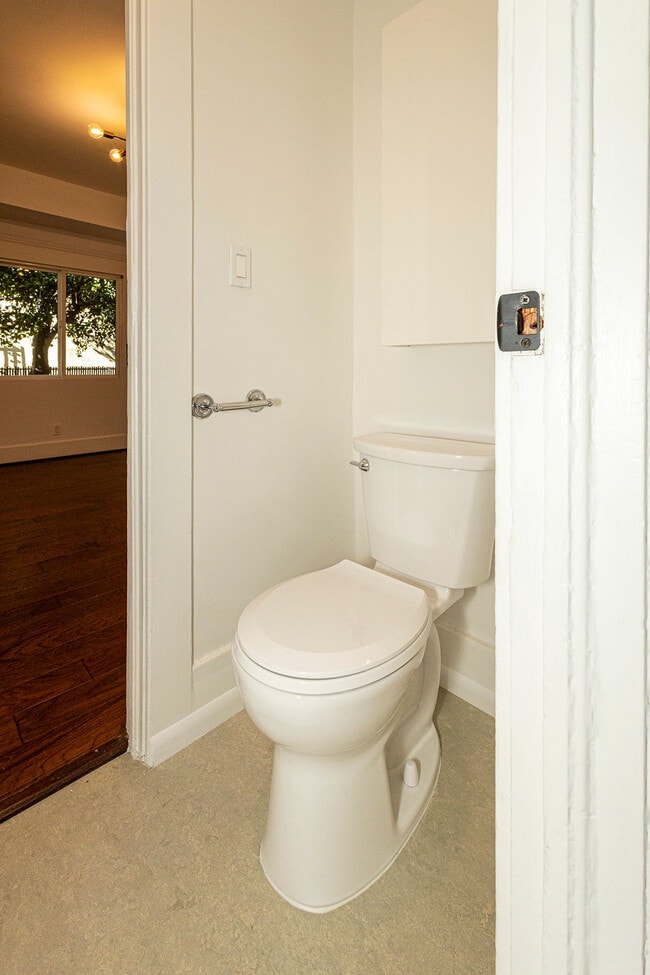 Building Photo - 1616 Bridge St