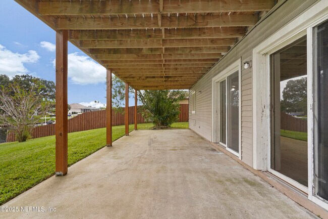 Building Photo - 17 Clinton Ct S