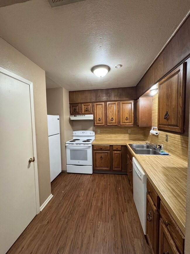 Building Photo - Cozy 3bedroom home